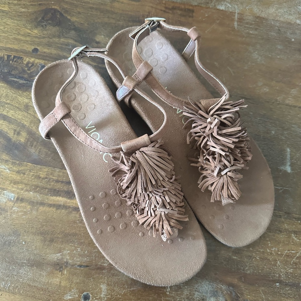 Vionic Sosha brown suede t-strap fringe tassel sandals ladies size 7